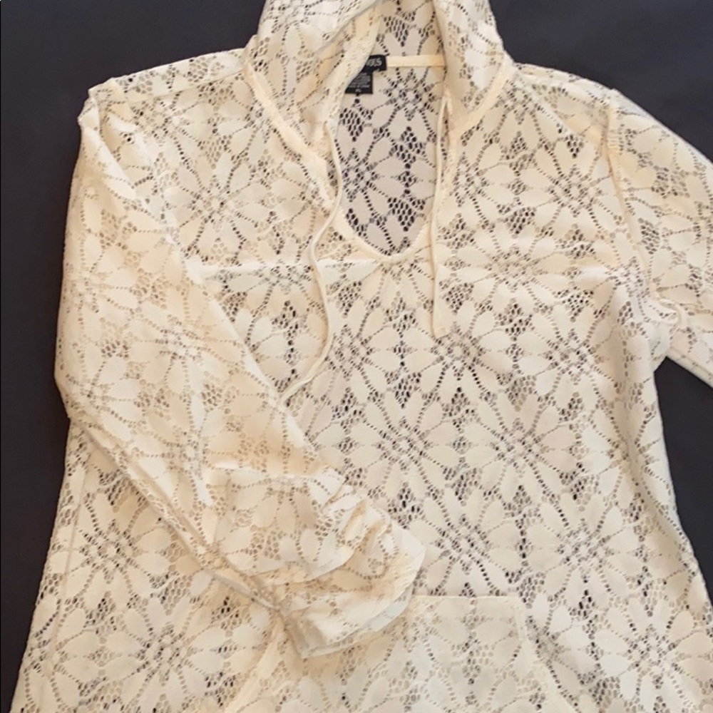 Lace 3/4 length sleeve hooded top